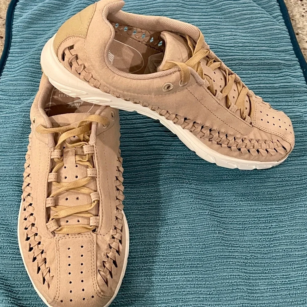 🦘Nike Mayfly Suede Woven Sneakers - Size 8.5 - NWOT🦘 - Picture 3 of 6